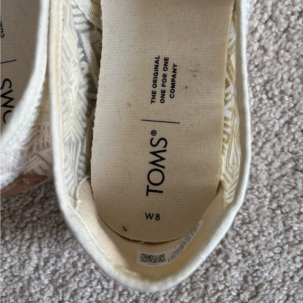 TOMS Women's Cream Patterned Flats
